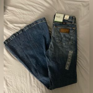 NWT Wrangler Women's Retro Flare Jeans HIGH RISE 26x34 Bell Bottom